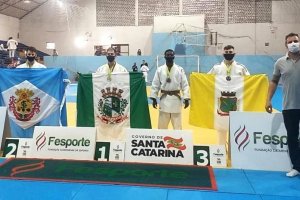 Judô de Chapecó conquista troféu e medalhas nos Joguinhos Abertos de SC