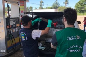 Procon e ANP fiscalizam postos de combust&iacute;veis