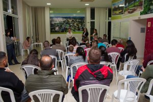 Prefeitura realiza reuni&atilde;o sobre novas institui&ccedil;&otilde;es de ensino no bairro Vederti