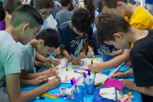 Mostra Pedag&oacute;gica `Coopera&ccedil;&atilde;o na Ponta do L&aacute;pis` &eacute; realizada no Centro de Eventos