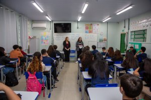 Escolas da Rede Municipal promovem Semana da Orienta&ccedil;&atilde;o Profissional para o Primeiro Emprego