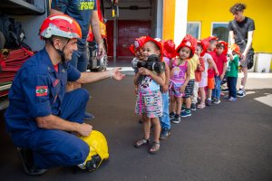 Turma de Maternal visita o Batalh&atilde;o de Corpo de Bombeiros Militar
