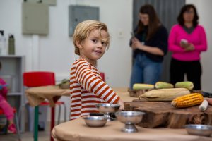 O fant&aacute;stico mundo das panelas e das pipocas &eacute; explorado por turma de Maternal
