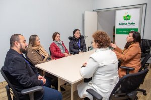 Secretaria de Educa&ccedil;&atilde;o recebe representantes do munic&iacute;pio de Ca&ccedil;ador