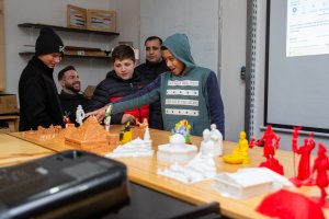 Impress&otilde;es 3D inovam aulas de Ensino Religioso na EBM Diogo Alves da Silva