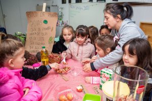Do pinheiro &agrave; cozinha: pinh&atilde;o vira tema de pesquisa e receita no CEIM Pequenos Her&oacute;is