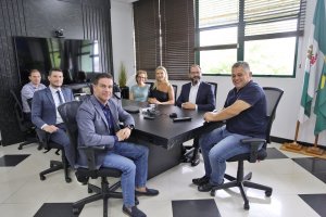 Prefeito recebe chefe do Minist&eacute;rio P&uacute;blico de SC