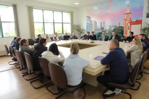 Prefeitura e Centro Empresarial realizam reuni&atilde;o sobre novo Pavilh&atilde;o da Efapi