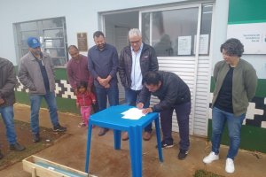 Prefeitura entrega poço, rede e bomba de água para a Aldeia Kondá