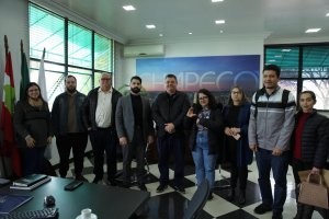 Prefeito de Chapec&oacute; recebe representantes do COMDE 