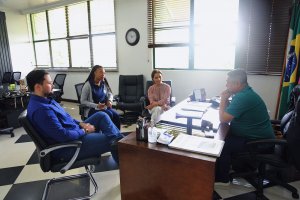 Embaixadora do Haiti visita prefeito de Chapec&oacute;