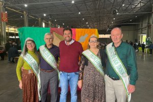 Cerca de 700 pessoas participam de comemora&ccedil;&atilde;o na Cidade do Idoso