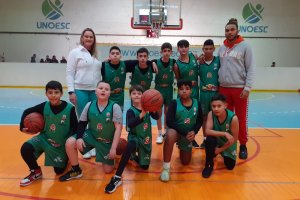 Basquete de Chapec&oacute; investe na base, em parceria com o PAF