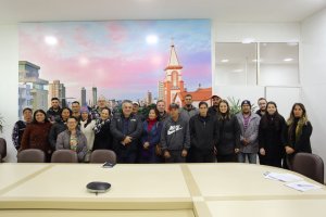 Prefeitura de Chapec&oacute; faz cess&atilde;o de uso de barrac&otilde;es para associa&ccedil;&otilde;es de catadores