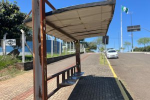Prefeitura de Chapec&oacute; notifica concession&aacute;ria para manuten&ccedil;&atilde;o dos abrigos de pontos de &ocirc;nibus