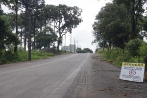 Asfalto na Vila Mantelli est&aacute; 70% conclu&iacute;do