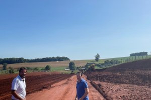 Prefeito em exerc&iacute;cio visita obras na regi&atilde;o da Grande Efapi