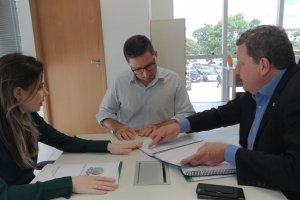 Entregue a documentação para concessão do Aeroporto de Chapecó