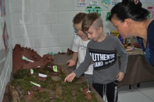 Crian&ccedil;as aprendem mais sobre os animais