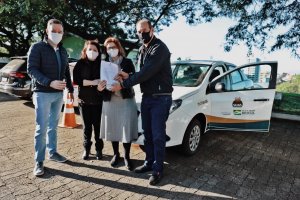 Administra&ccedil;&atilde;o repassa ve&iacute;culo para a APAE