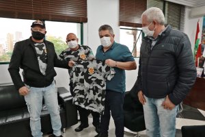 Prefeito recebe diretoria da Aprasc