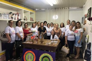 Grupo de artes&atilde;s visita Chapec&oacute;