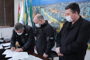 Assinada ordem de serviço para pavimentar trechos de mais quatro ruas