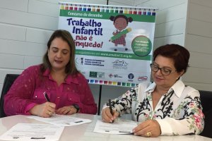 Chapec&oacute; assina Termo de Ades&atilde;o ao Programa de Combate ao Trabalho Infantil 