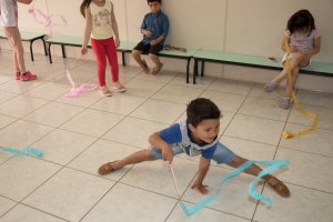 Atividades r&iacute;tmicas s&atilde;o desenvolvidas nas aulas de Educa&ccedil;&atilde;o F&iacute;sica no CEIM Peteca