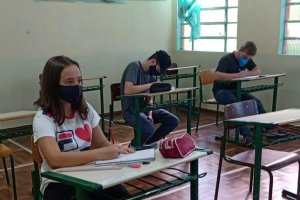 Rede municipal se adapta ao ensino h&iacute;brido