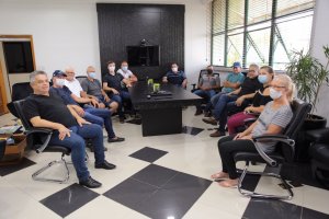 Prefeito recebe moradores da comunidade de São Vendelino