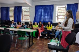 Estudantes de faculdade do Paran&aacute; realizam visita t&eacute;cnica em escola de Chapec&oacute;