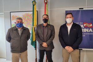 Sa&uacute;de trata de recursos e antecipa&ccedil;&atilde;o da vacina&ccedil;&atilde;o, na capital