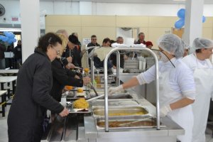 Restaurantes Populares reabrem segunda-feira