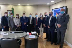 Prefeito pede vacina e ampliação de leitos ao ministro da Saúde