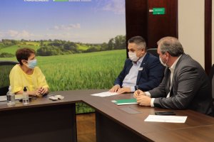 Prefeito de Chapec&oacute; encaminha demandas com ministra da Agricultura