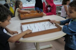 Brinquedos e brincadeiras antigas s&atilde;o resgatadas na Chapec&oacute; Crian&ccedil;a