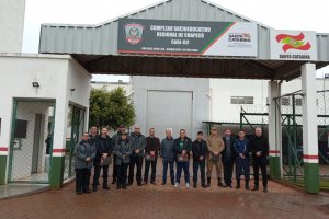 Prefeito de Chapec&oacute; conhece trabalho realizado no Centro de Atendimento Socioeducativo