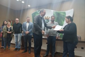 Prefeitura entrega autoriza&ccedil;&otilde;es para 200 consultas e exames