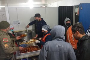 For&ccedil;a-tarefa serve 110 refei&ccedil;&otilde;es e Casa de Passagem recebe mais de 40 pessoas