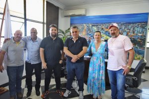 Reuni&atilde;o na Prefeitura trata de projeto para tratamento de dependentes qu&iacute;micos