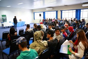 Marcio Araujo palestra para jovens em oficina de capacitação