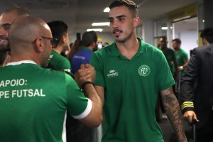 Chape Futsal recebe apoio na chegada e agora busca vaga hist&oacute;rica