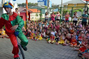 Projeto traz a magia do circo para a escola