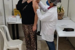 Vacina&ccedil;&atilde;o para 55 e 56 anos com comorbidades &eacute; nesta ter&ccedil;a e quarta