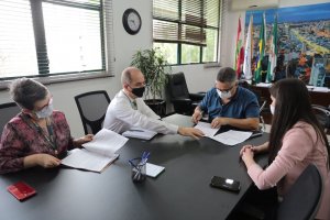 Administração assina convênios de R$ 3,8 milhões, de emendas parlamentares