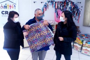 Assistência Social distribui 267 cobertores e 40 cestas de alimentos