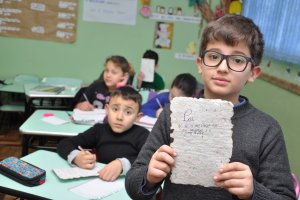 Crian&ccedil;as aprendem a import&acirc;ncia dos cuidados com o lixo 