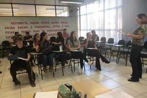 Professora de inglês conquista bolsa nos EUA