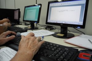 Cursos de ingl&ecirc;s e inform&aacute;tica s&atilde;o oferecidos em Chapec&oacute;